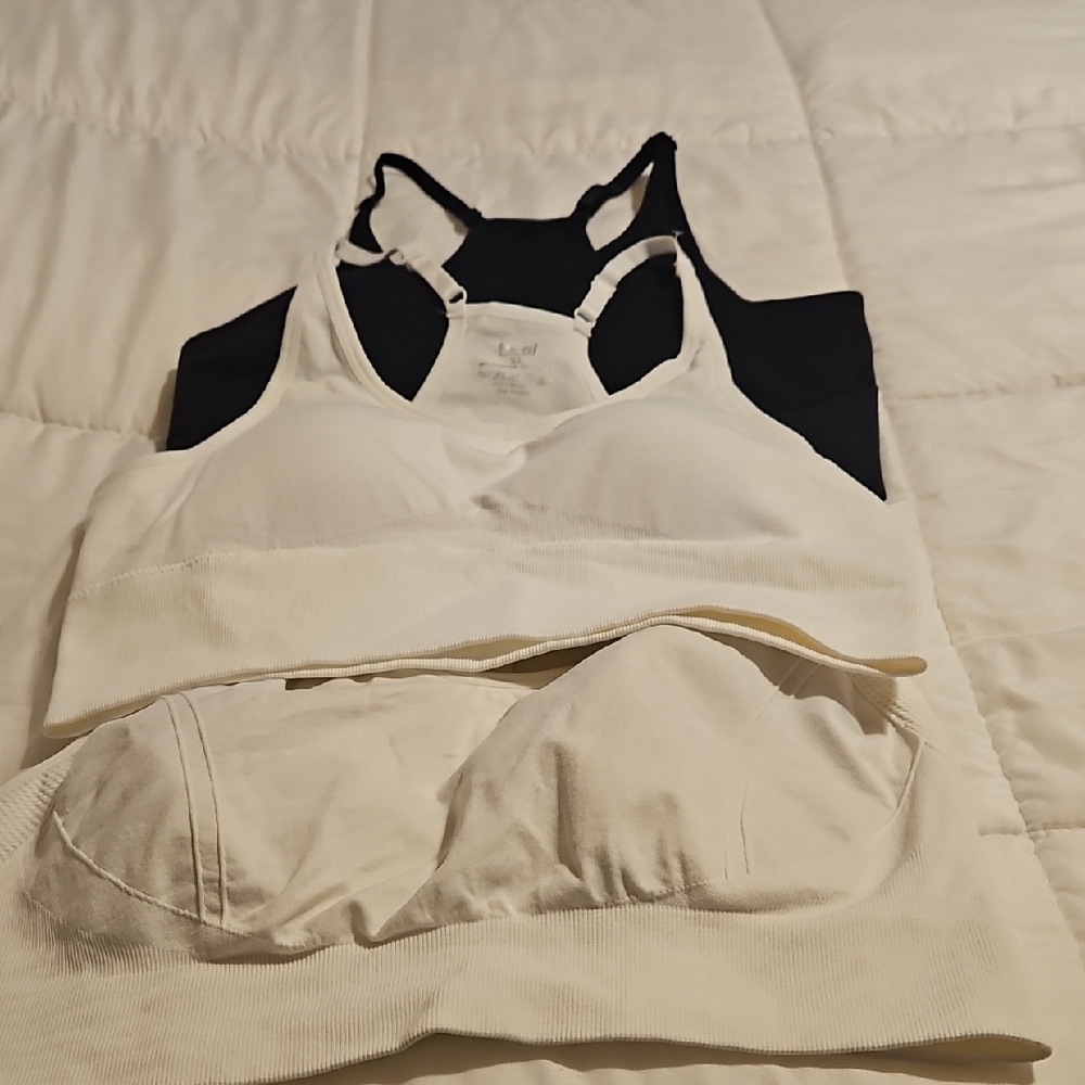Seamless Removable-Pad Racerback Bra in White